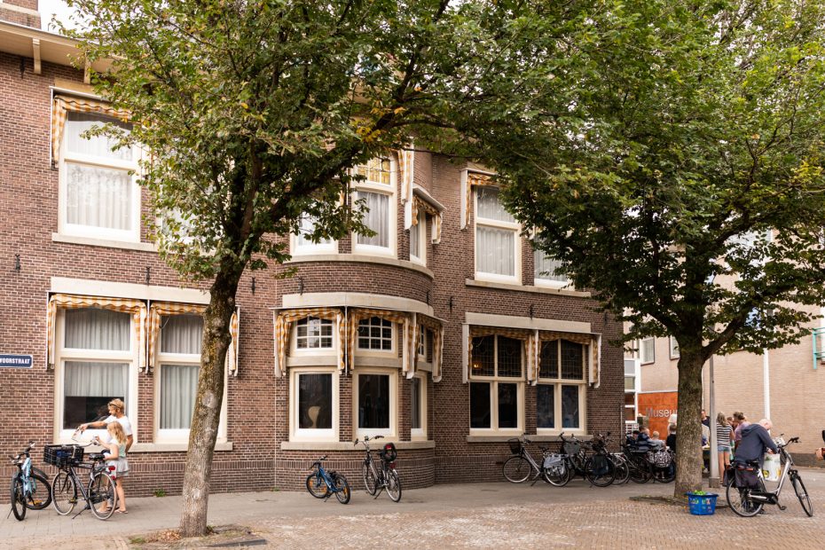 Het Katwijks museum aan de Voorstraat.